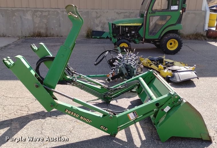 image for item DQ6193 2004 John Deere 2210 MFWD tractor