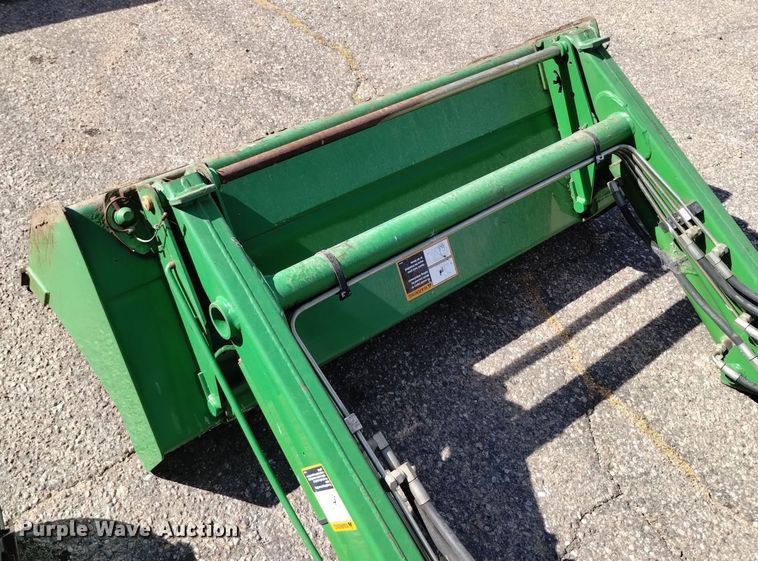 image for item DQ6193 2004 John Deere 2210 MFWD tractor