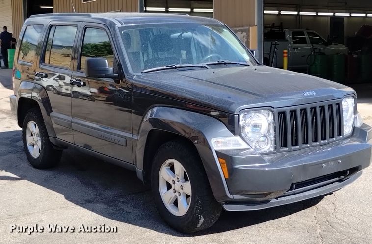 image for item DQ6195 2011 Jeep Liberty SUV