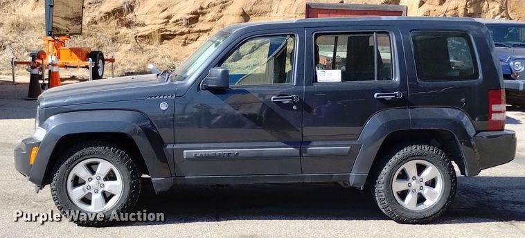 image for item DQ6195 2011 Jeep Liberty SUV