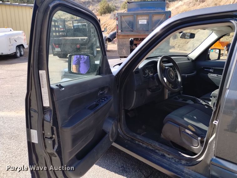 image for item DQ6195 2011 Jeep Liberty SUV