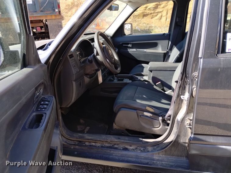 image for item DQ6195 2011 Jeep Liberty SUV