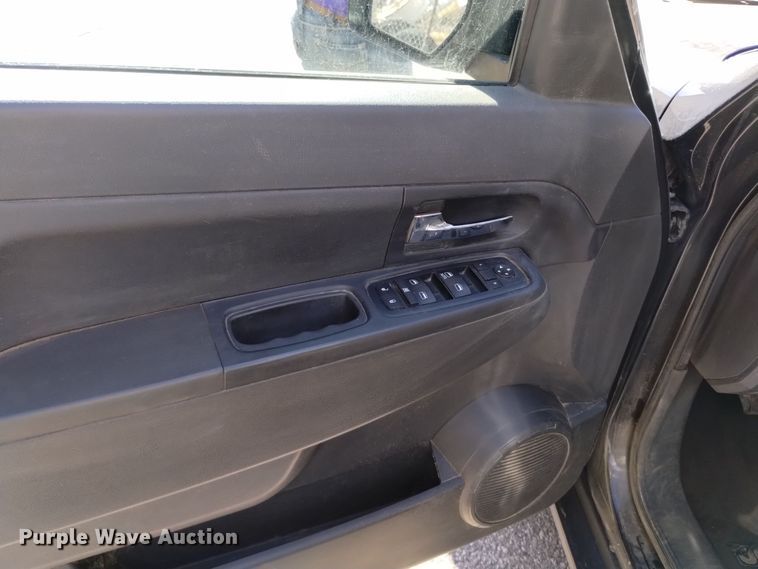 image for item DQ6195 2011 Jeep Liberty SUV