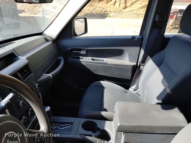 image for item DQ6195 2011 Jeep Liberty SUV