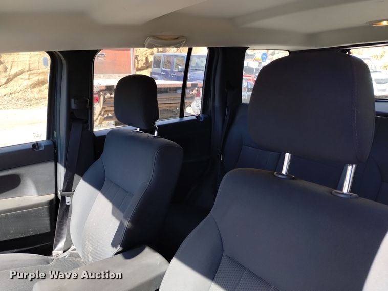 image for item DQ6195 2011 Jeep Liberty SUV