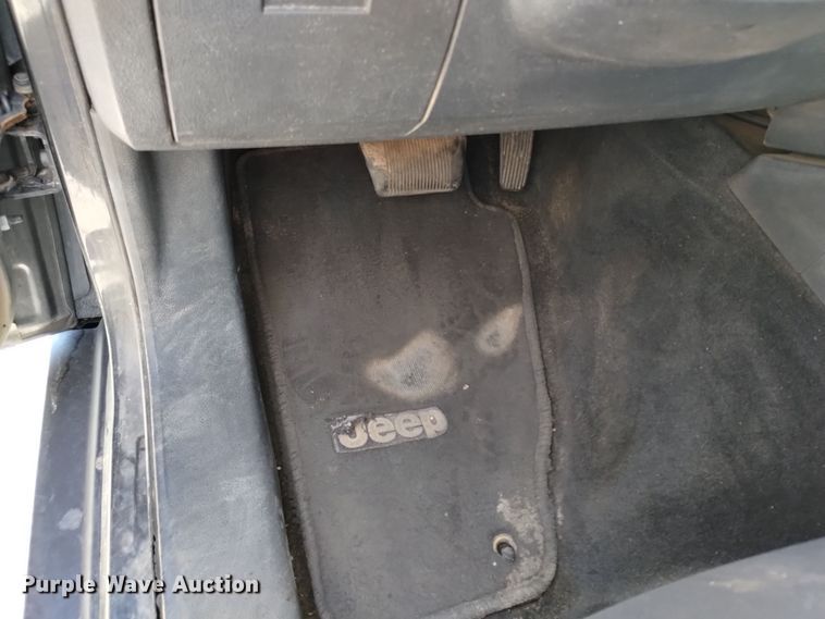 image for item DQ6195 2011 Jeep Liberty SUV