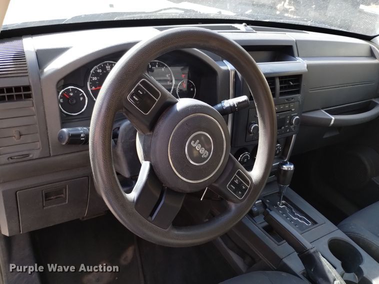 image for item DQ6195 2011 Jeep Liberty SUV