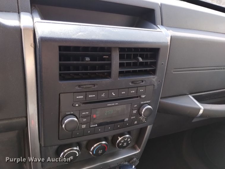 image for item DQ6195 2011 Jeep Liberty SUV