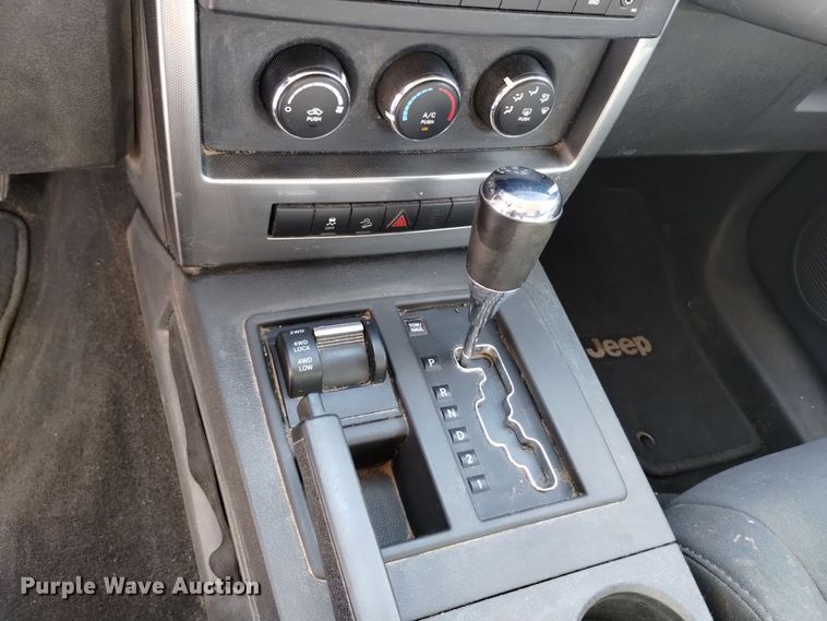 image for item DQ6195 2011 Jeep Liberty SUV