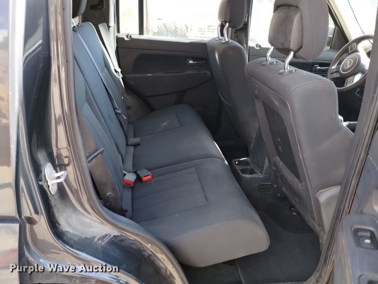 image for item DQ6195 2011 Jeep Liberty SUV