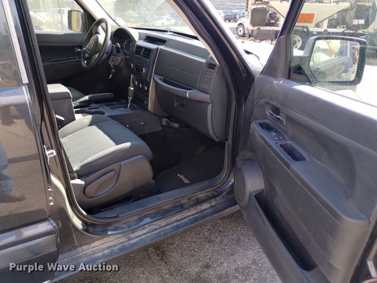 image for item DQ6195 2011 Jeep Liberty SUV