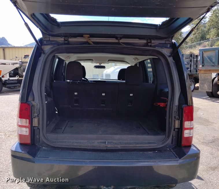 image for item DQ6195 2011 Jeep Liberty SUV