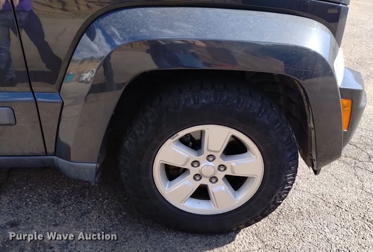 image for item DQ6195 2011 Jeep Liberty SUV