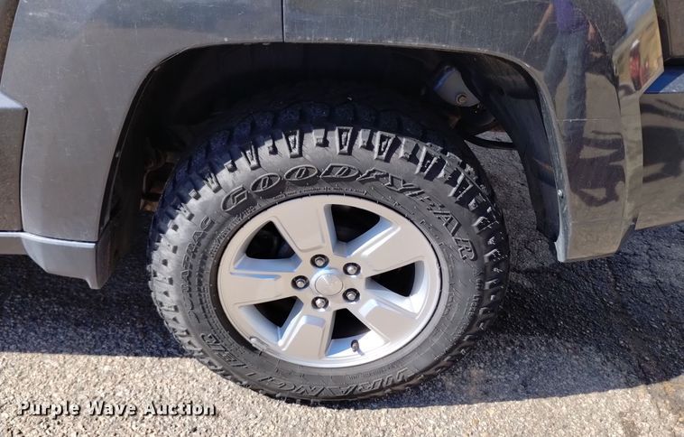 image for item DQ6195 2011 Jeep Liberty SUV