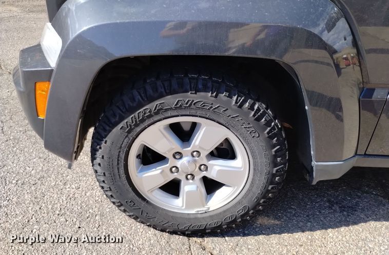 image for item DQ6195 2011 Jeep Liberty SUV