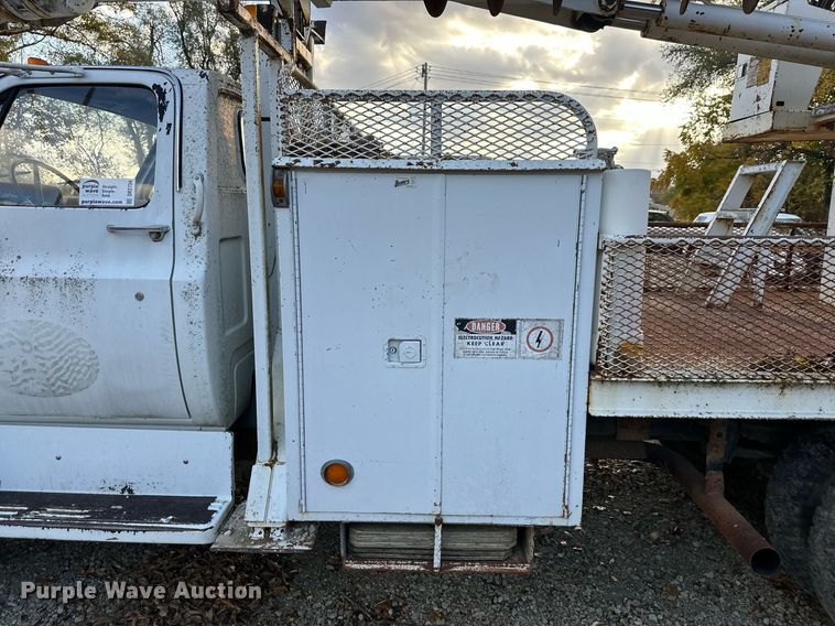 image for item DR2734 1990 GMC 7000 digger derrick truck