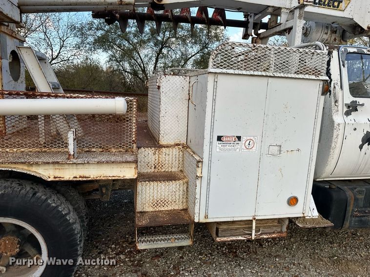 image for item DR2734 1990 GMC 7000 digger derrick truck