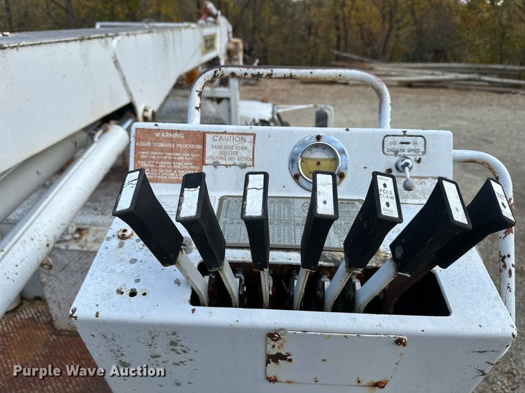 image for item DR2734 1990 GMC 7000 digger derrick truck