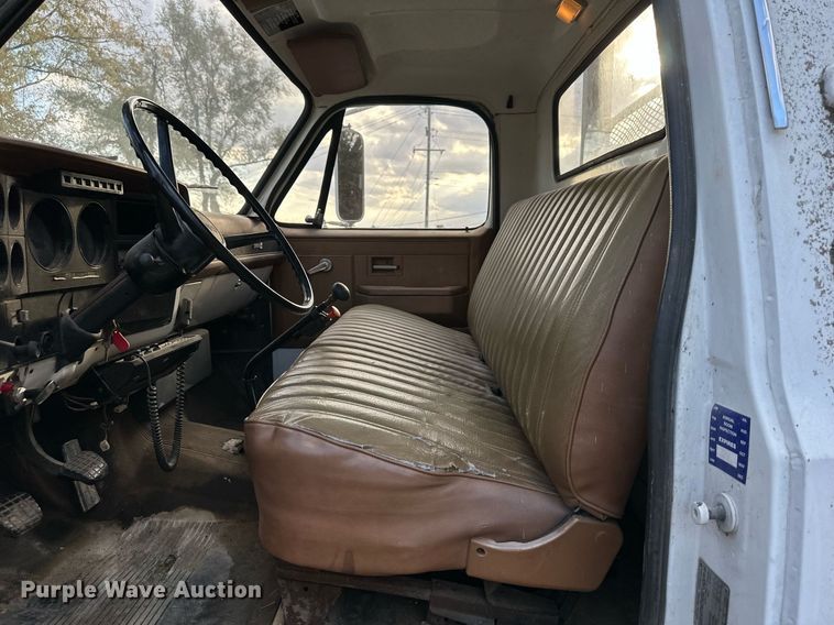 image for item DR2734 1990 GMC 7000 digger derrick truck