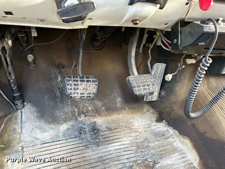 image for item DR2734 1990 GMC 7000 digger derrick truck