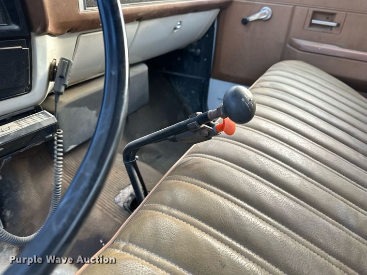 image for item DR2734 1990 GMC 7000 digger derrick truck