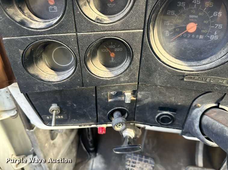 image for item DR2734 1990 GMC 7000 digger derrick truck