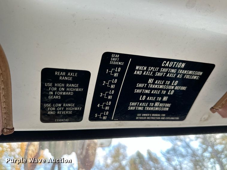 image for item DR2734 1990 GMC 7000 digger derrick truck