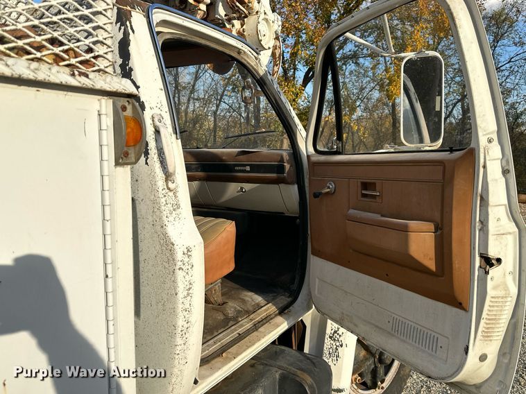 image for item DR2734 1990 GMC 7000 digger derrick truck