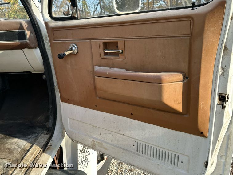 image for item DR2734 1990 GMC 7000 digger derrick truck