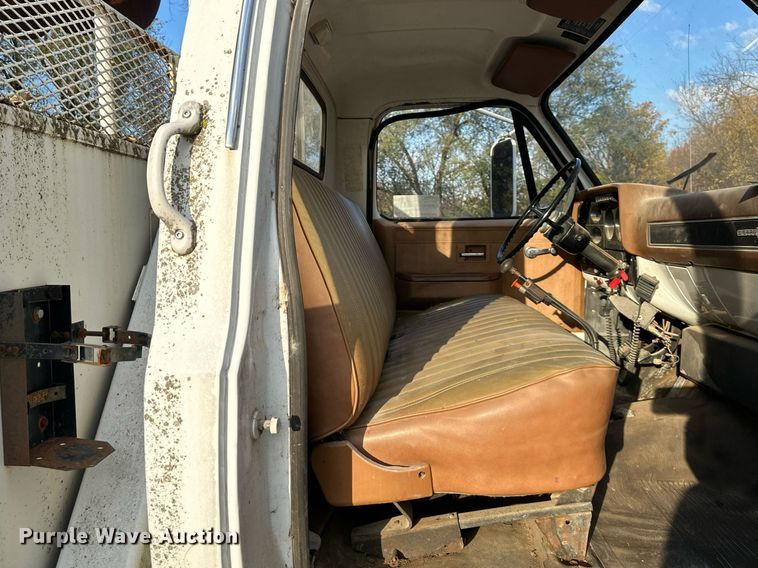 image for item DR2734 1990 GMC 7000 digger derrick truck