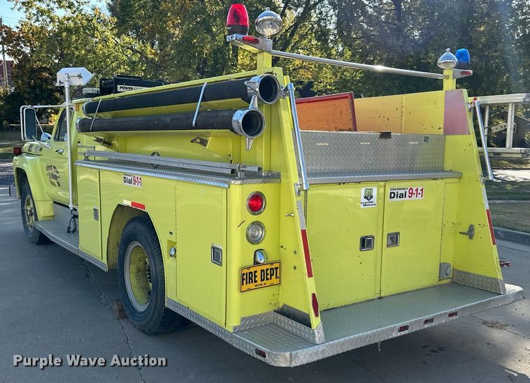 image for item DR2736 1979 Ford F700 pumper fire truck