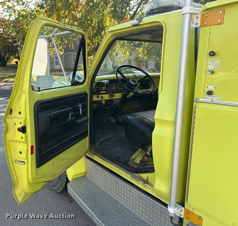 image for item DR2736 1979 Ford F700 pumper fire truck