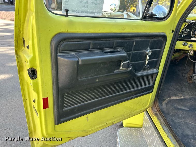 image for item DR2736 1979 Ford F700 pumper fire truck