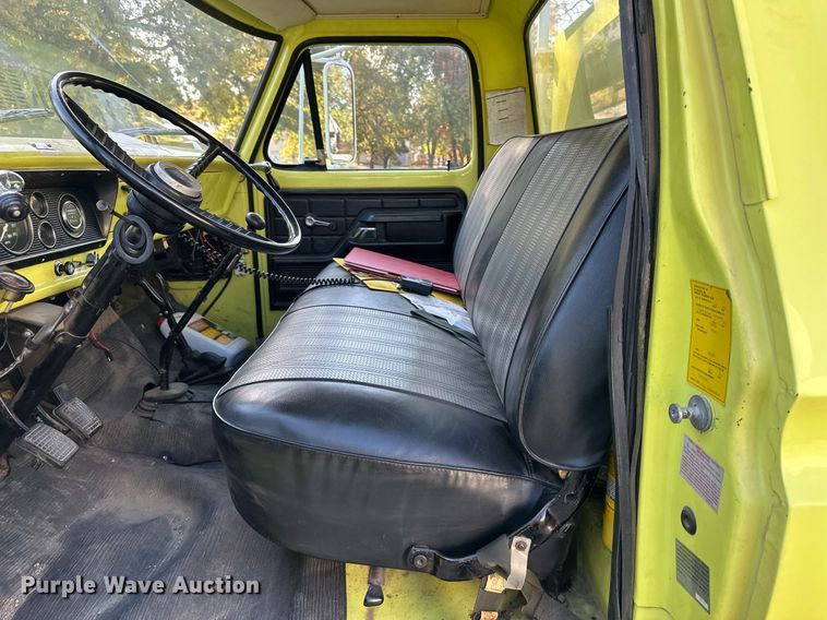 image for item DR2736 1979 Ford F700 pumper fire truck