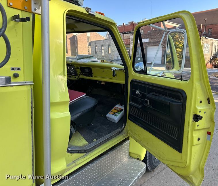 image for item DR2736 1979 Ford F700 pumper fire truck
