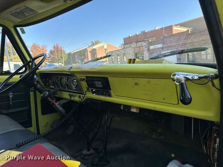 image for item DR2736 1979 Ford F700 pumper fire truck