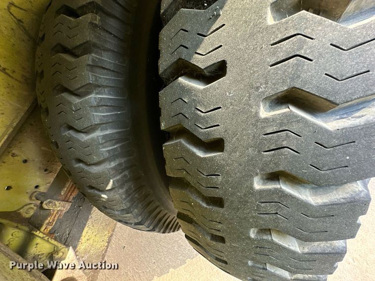 image for item DR2736 1979 Ford F700 pumper fire truck