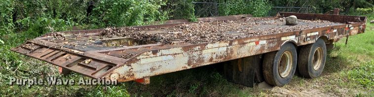 image for item DT5273 1989 Gooseneck tilt deck equipment trailer