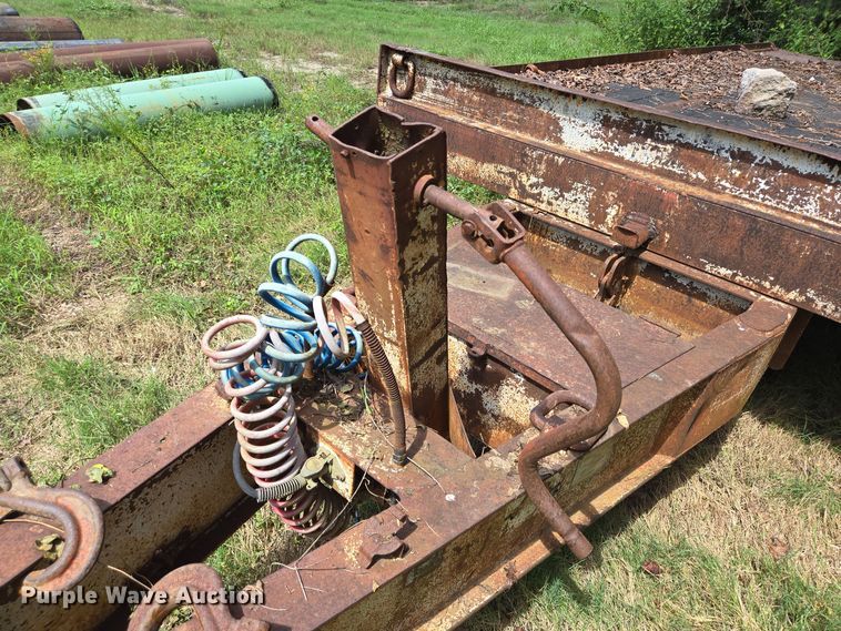 image for item DT5273 1989 Gooseneck tilt deck equipment trailer