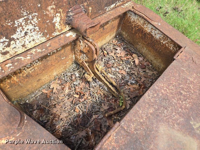 image for item DT5273 1989 Gooseneck tilt deck equipment trailer