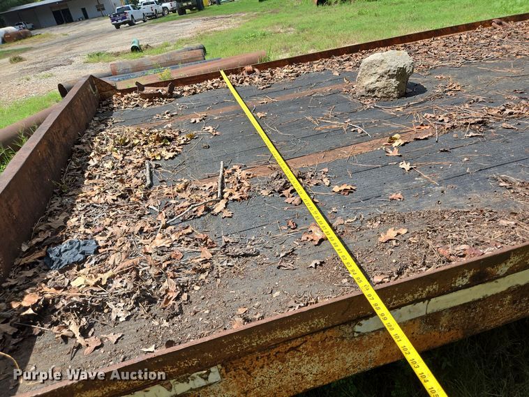 image for item DT5273 1989 Gooseneck tilt deck equipment trailer