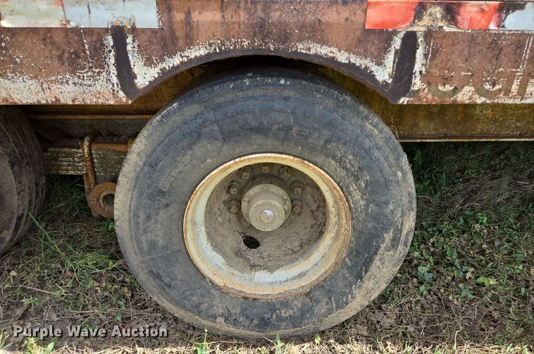 image for item DT5273 1989 Gooseneck tilt deck equipment trailer