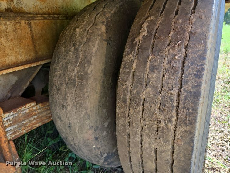 image for item DT5273 1989 Gooseneck tilt deck equipment trailer