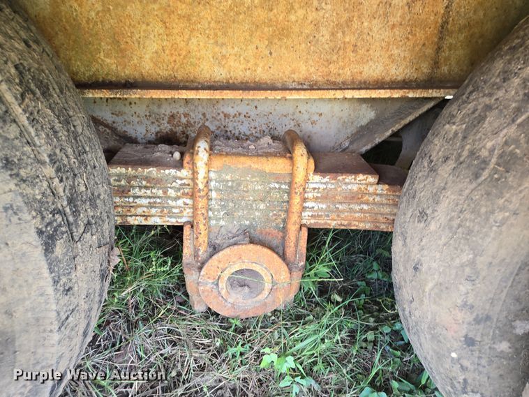 image for item DT5273 1989 Gooseneck tilt deck equipment trailer