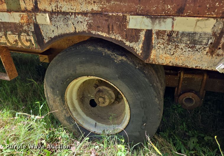 image for item DT5273 1989 Gooseneck tilt deck equipment trailer