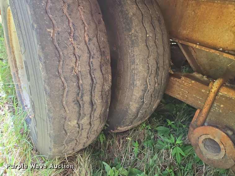 image for item DT5273 1989 Gooseneck tilt deck equipment trailer