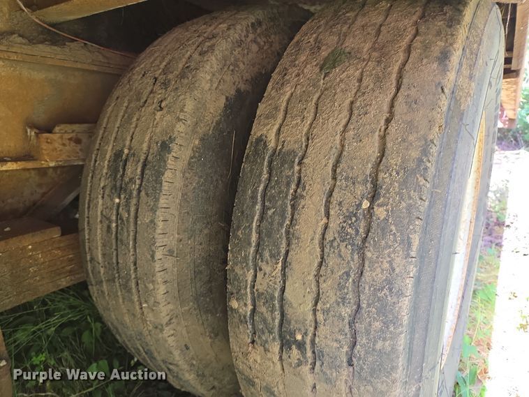 image for item DT5273 1989 Gooseneck tilt deck equipment trailer