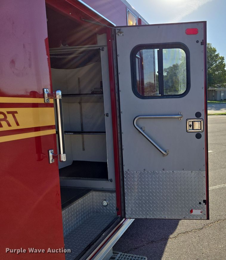 image for item DW2500 2012 Ford F450 Super Duty XLT ambulance