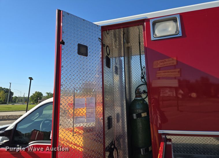 image for item DW2500 2012 Ford F450 Super Duty XLT ambulance