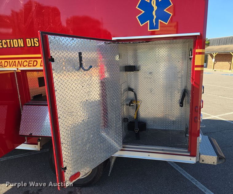 image for item DW2500 2012 Ford F450 Super Duty XLT ambulance
